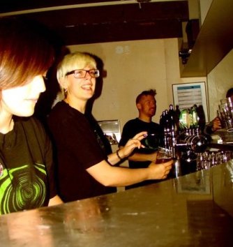 bina på musikcafeen